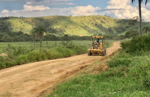 Melhorias nas estradas rurais do Município