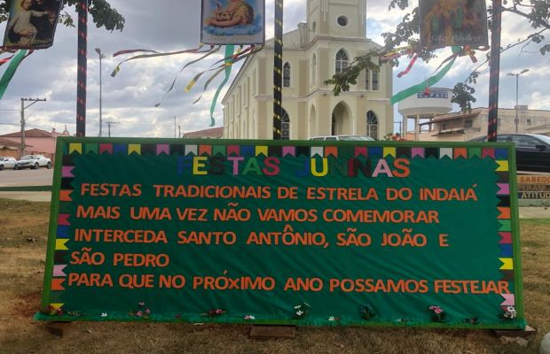 Praça da Matriz totalmente decorada em Estrela do Indaiá.